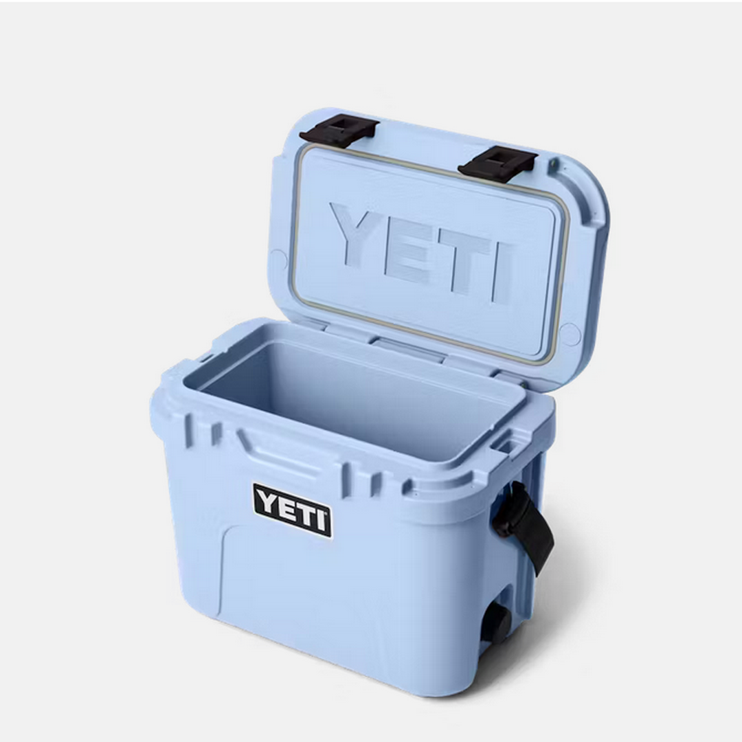 YETI Roadie 15 Cooler Big Sky Blue